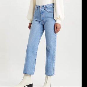 BNWT Levi’s Ribcage Straight Jeans